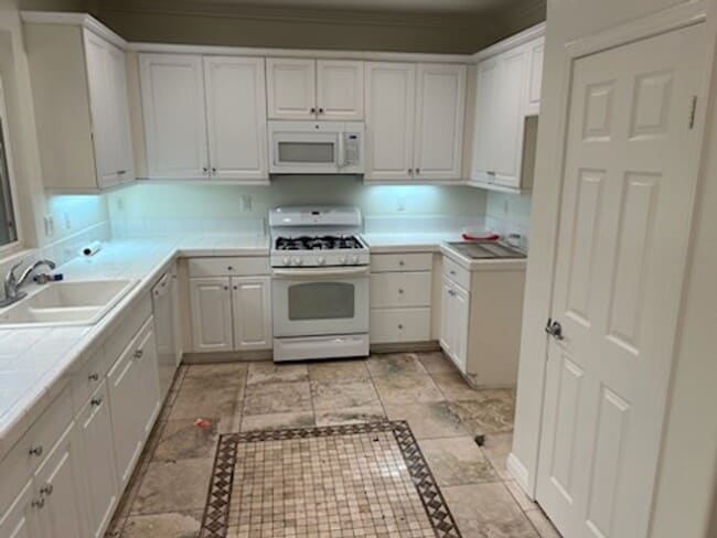 Photo - 4BD/2.5BATH FAMILY HOME-$4100 PER MO.-NO PETS