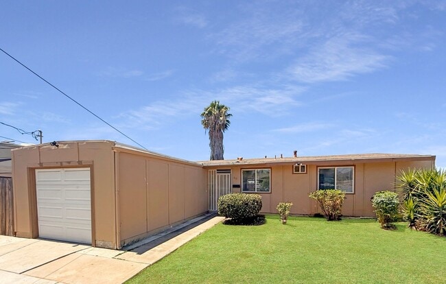 Charming 3BR Home with Spacious Yard in El... - Charming 3BR Home with Spacious Yard in El...