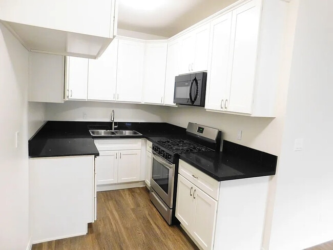 Photo - Magnolia Gardens