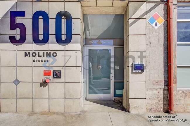Building Photo - Unit 208