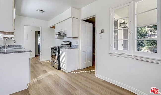 Photo - 1430 Ocean Park Blvd