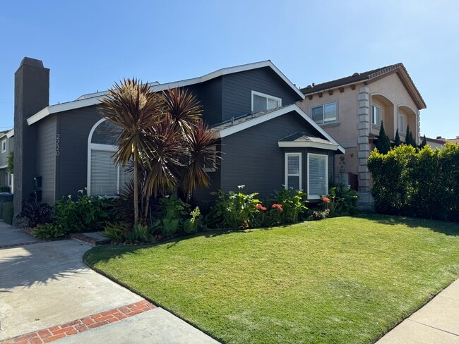 2220 Curtis Ave #A - 2220 Curtis Ave Unit #A Rental