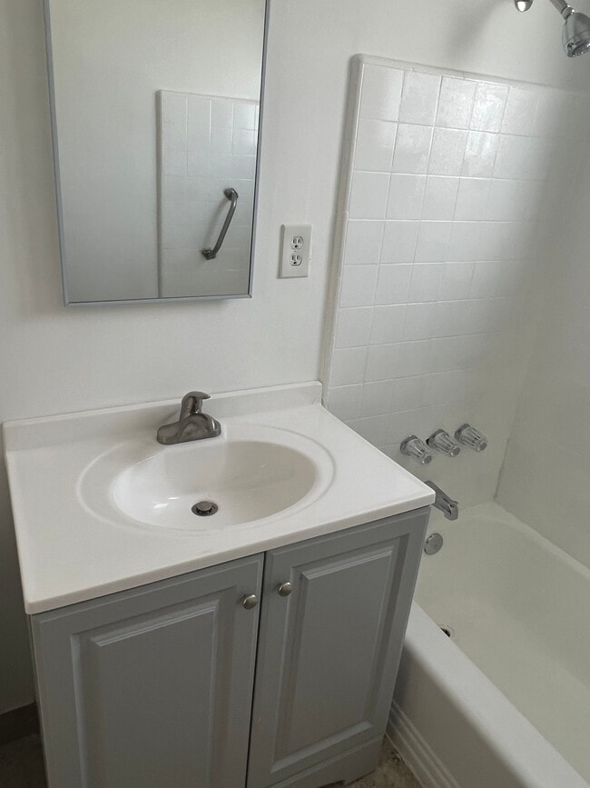 Photo - 3110 Livonia Ave Unit 3