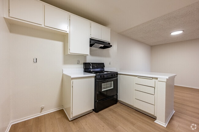 1BR, 1BA, - 515SF - Kitchen - 601 North East End Ave