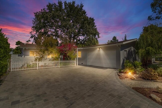 Building Photo - 23223 Canzonet St