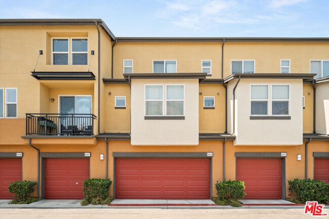Building Photo - 8620 Belford Ave