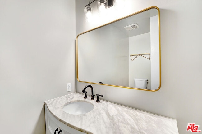 Photo - 4415 Saugus Ave Unit 209