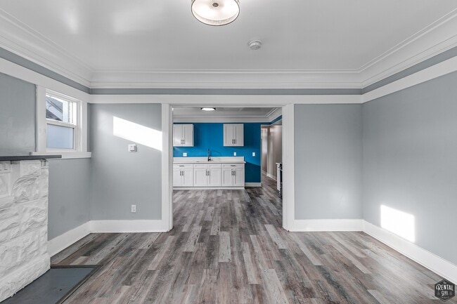 Photo - 641 W 43rd St