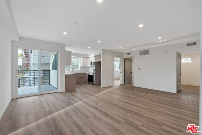Photo - 10918 Camarillo St Unit 403