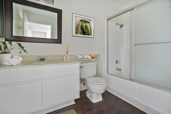 Photo - The Woodside Apartments