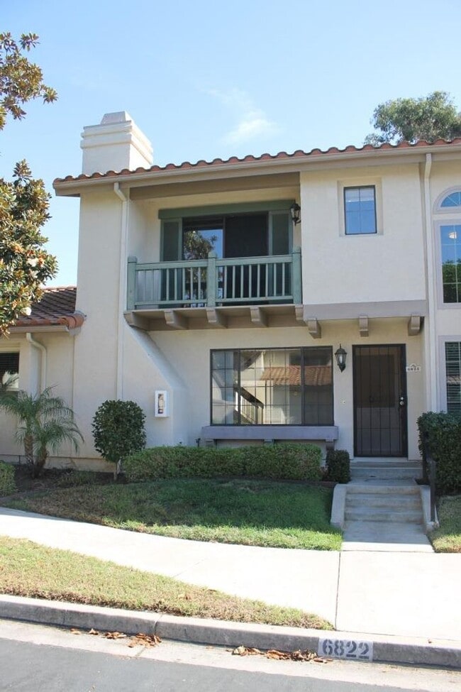 Building Photo - 3Bed/2.5Bath Townhome off Poinsettia!~ Briarwood