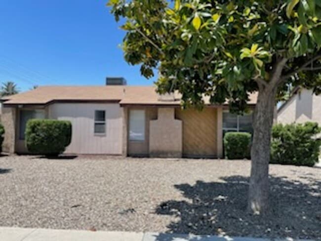 885/887 - 885/887 Apartment Unit 885