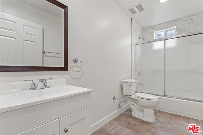 Photo - 835 E 33rd St