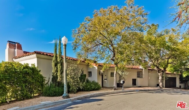 Photo - 3351 N Knoll Dr