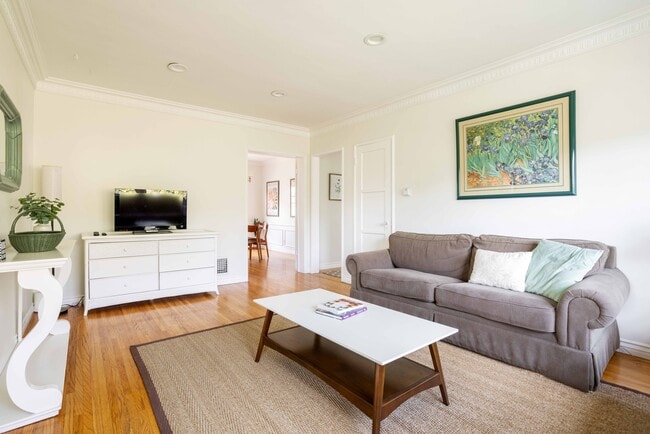 Building Photo - 1286 1/2 Devon Ave Unit 4