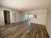 Photo - 20336 Cohasset St