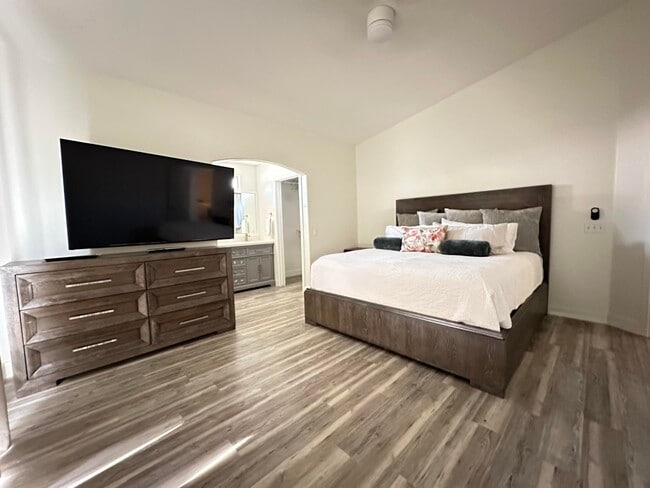 Building Photo - 54445 Avenida Alvarado