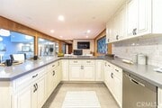 Photo - 584 W 22nd St