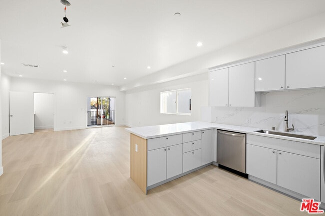 Photo - 5651 Case Ave Unit 2