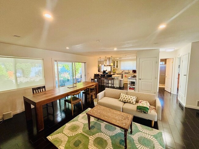 Photo - 23813 Calvert St