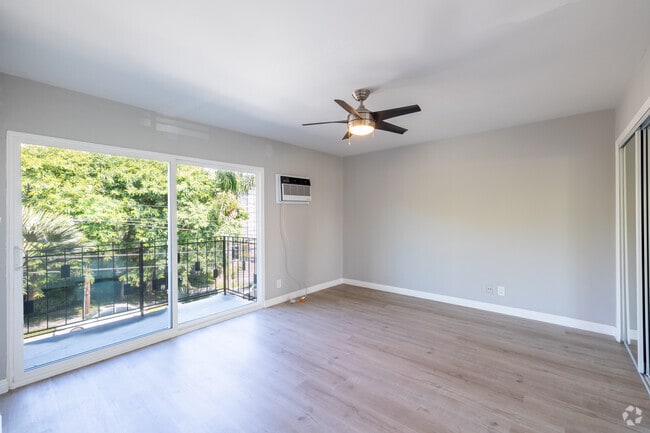1BR, 1BA - 727SF - Bedroom - 909 Palm Ave
