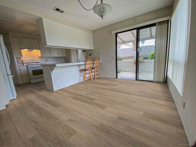 Photo - SINGLE LEVEL UNIT IN SMOKETREE Community!! Must see!