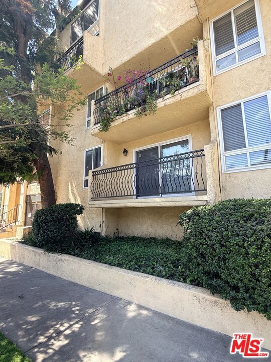 Photo - 5257 Radford Ave Unit 106