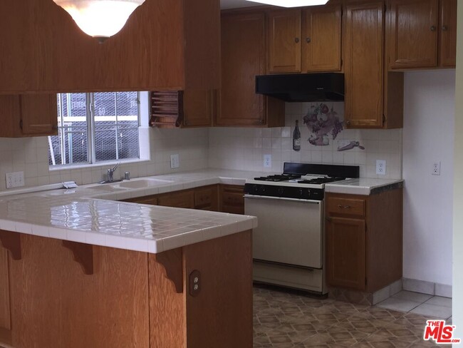 Photo - 5822 Harold Way Unit D