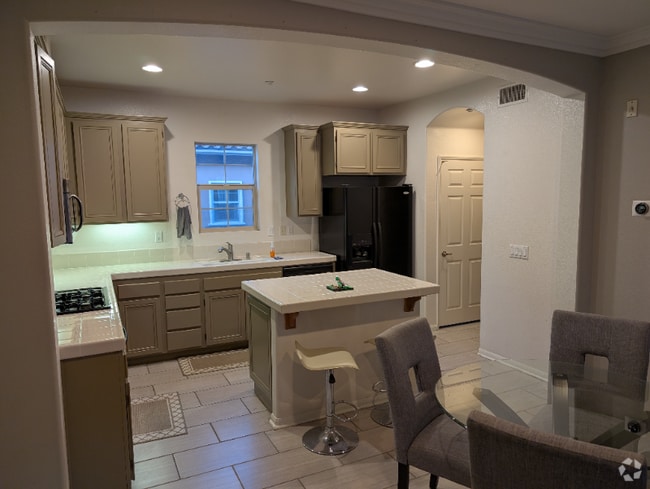 Building Photo - 2702 Escala Cir Rental