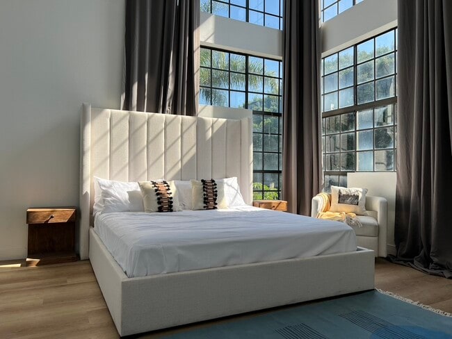 Photo - 2584 S Centinela Ave Unit 1