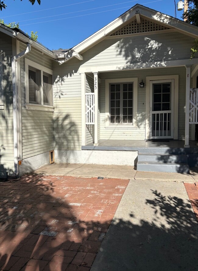 Photo - 325 E Colorado Blvd