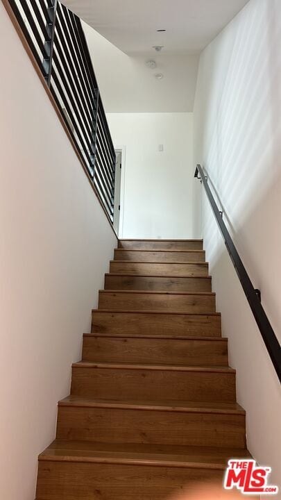 Photo - 853 N June St