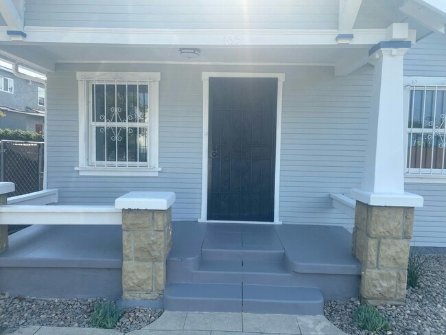 Photo - 4619 S Raymond Ave