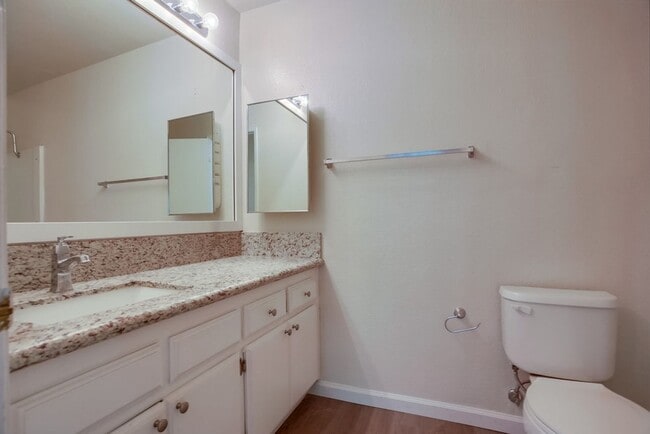 Building Photo - 243-243 N Granados Ave Unit 243