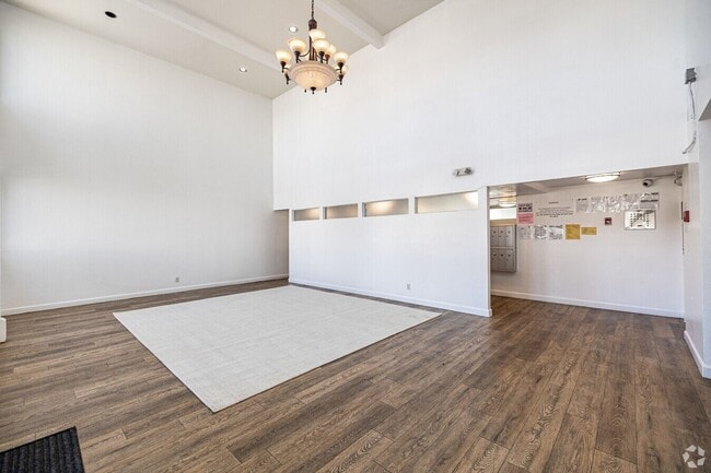 Photo - Welcome to Sherman West Apartments !!!