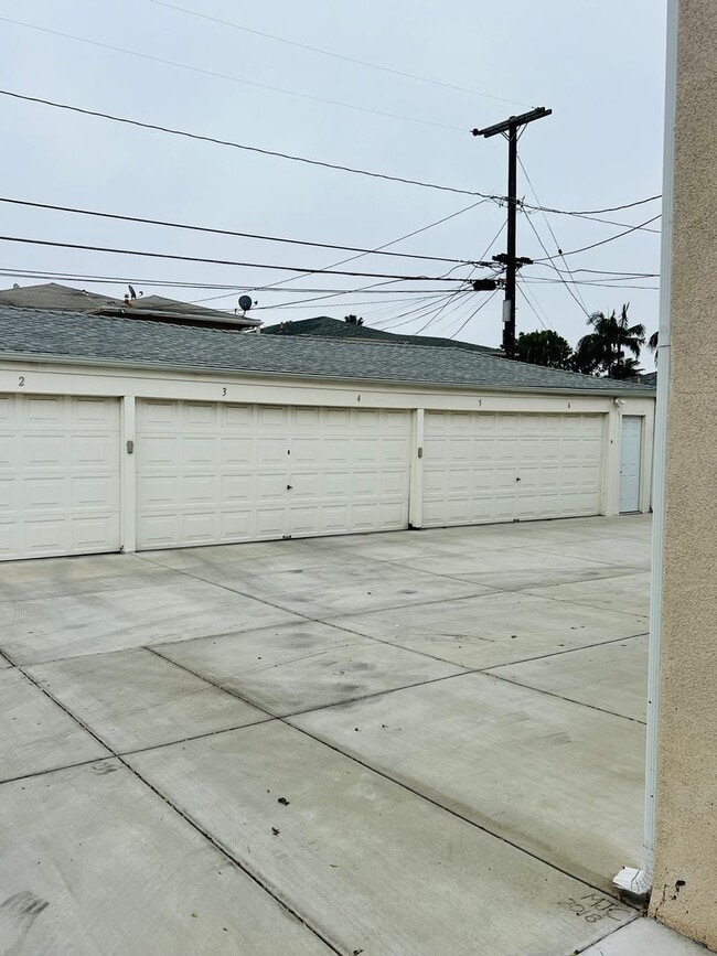 Photo - Midtown Ventura - One bedroom, one bath upstairs apartment