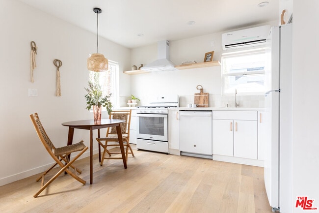 Photo - 3615 1/2 Bellevue Ave