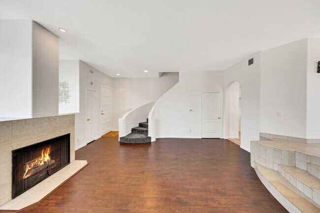 Photo - 408 W Queen St