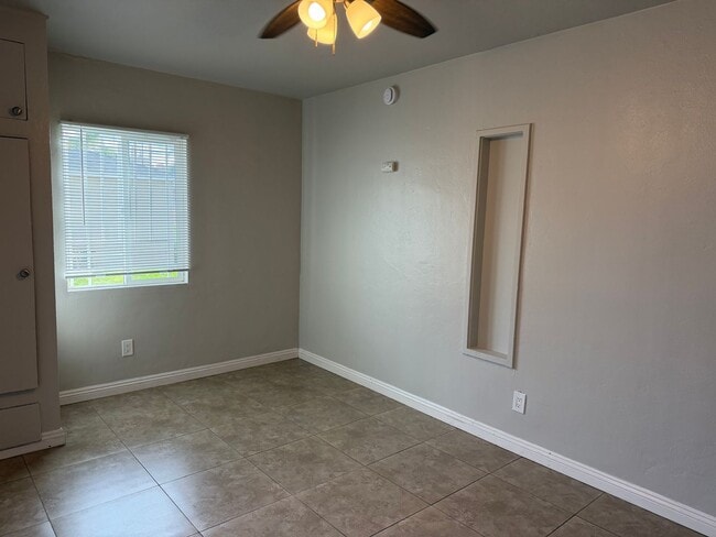 Photo - 339 E 19th St Unit D