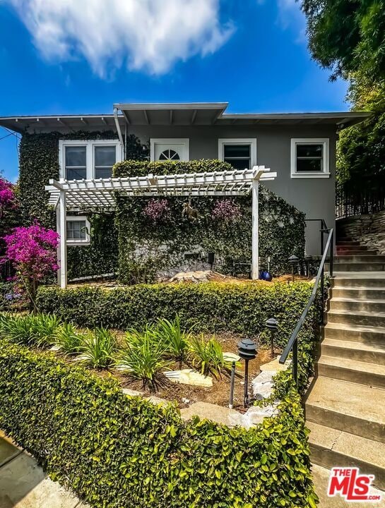 Building Photo - 1233 Ozeta Terrace