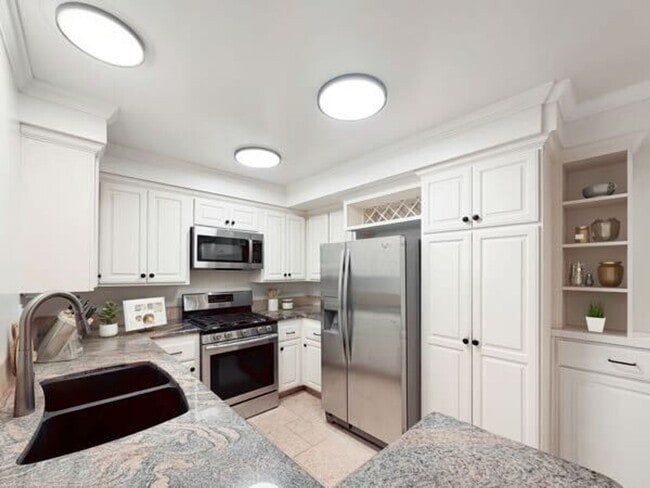 Building Photo - Beautiful Upgraded 2 Bed / 2 Bath 1 Story Condo Located in The Lakes in Carmel Valley