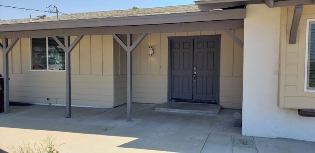 Building Photo - 7th202 Unit House