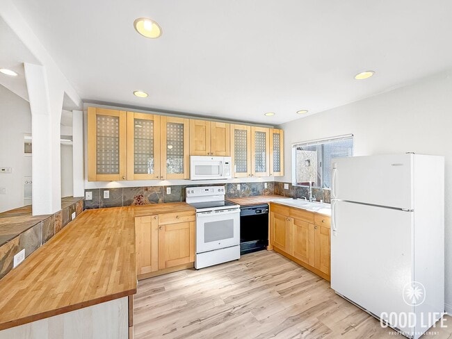 Photo - Great 2B/1.5BA Condo in Del Cerro for Rent!