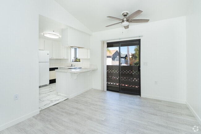 1BD, 1BA - 540SF - Kitchen - Encinitas Terrace Apartment Homes