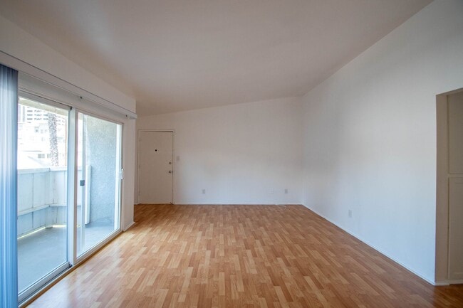 Photo - 15156 Dickens St Unit 06
