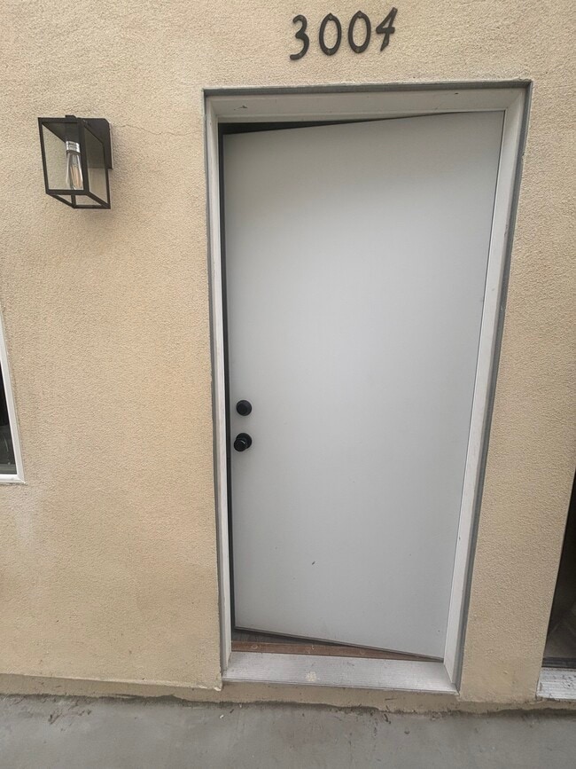 Photo - 3006 S Palm Grove Ave Unit Rear  3