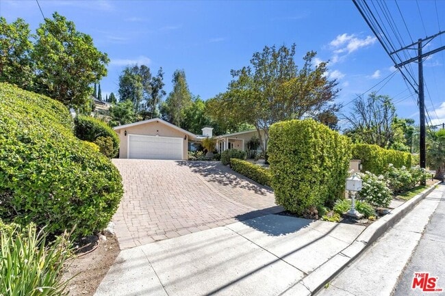 Photo - 23264 Calvert St