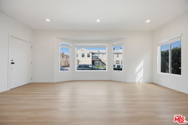 Photo - 3015 Stocker Pl