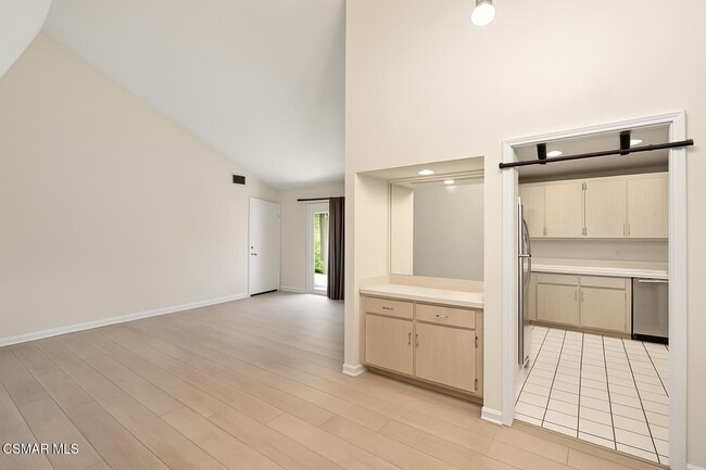 Photo - 31552 Agoura Rd