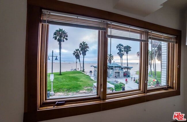 Building Photo - 8 Brooks Ave Unit 6